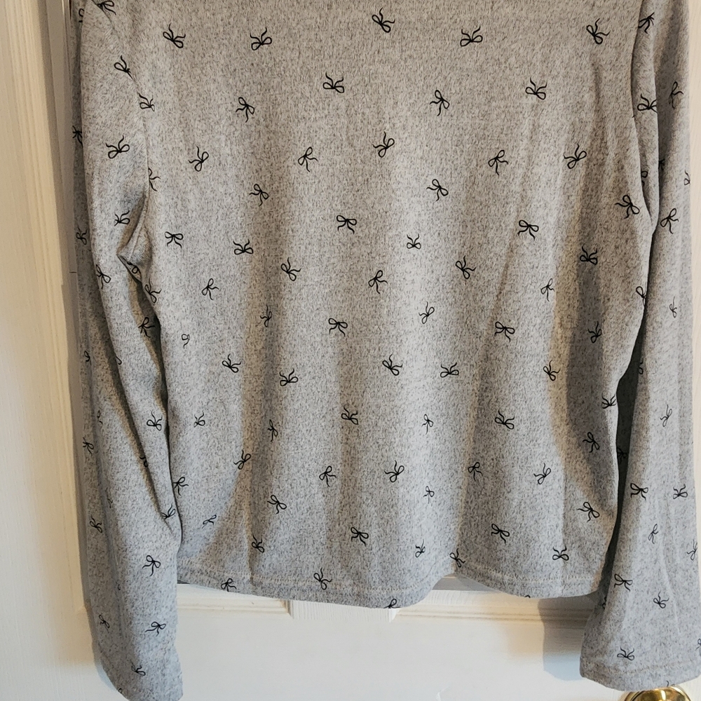 Gray Sweater with Bow Pattern
